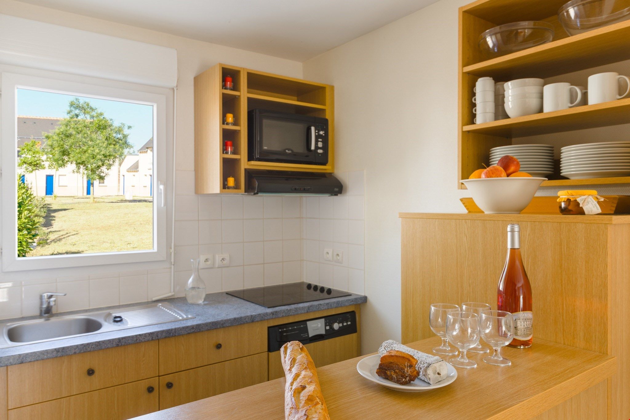 image Prepare meals in the kitchenette and enjoy them at the dining table.