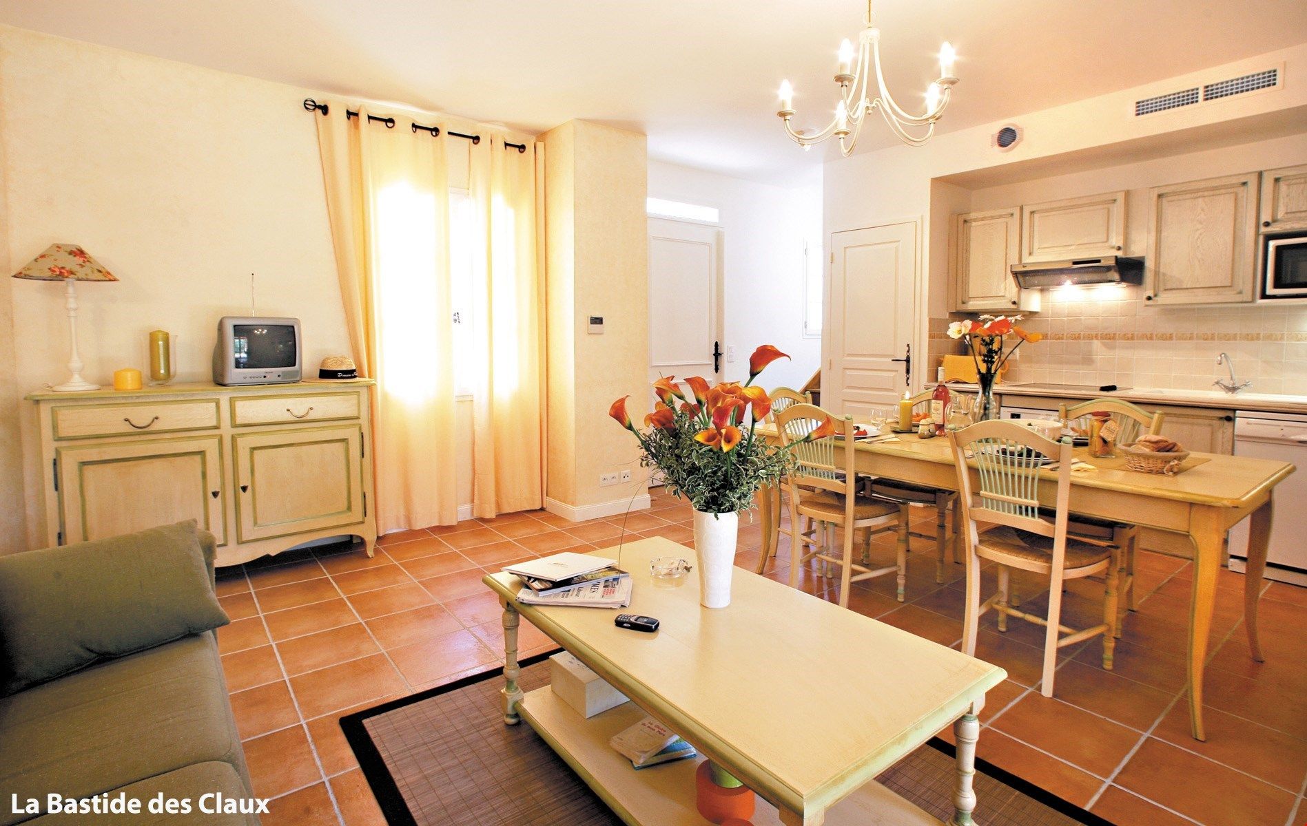 image You will love the colourful and classic decor of your Varois holiday house.