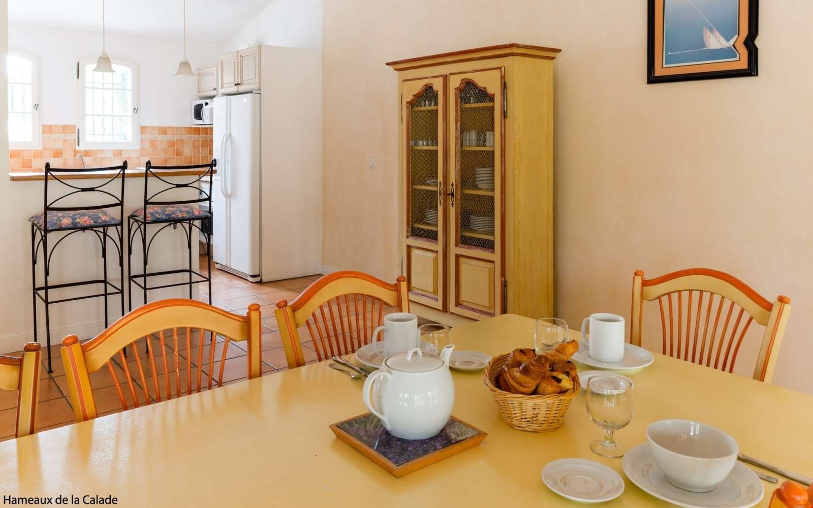 image Entertain and enjoy meals together at the dining room table.