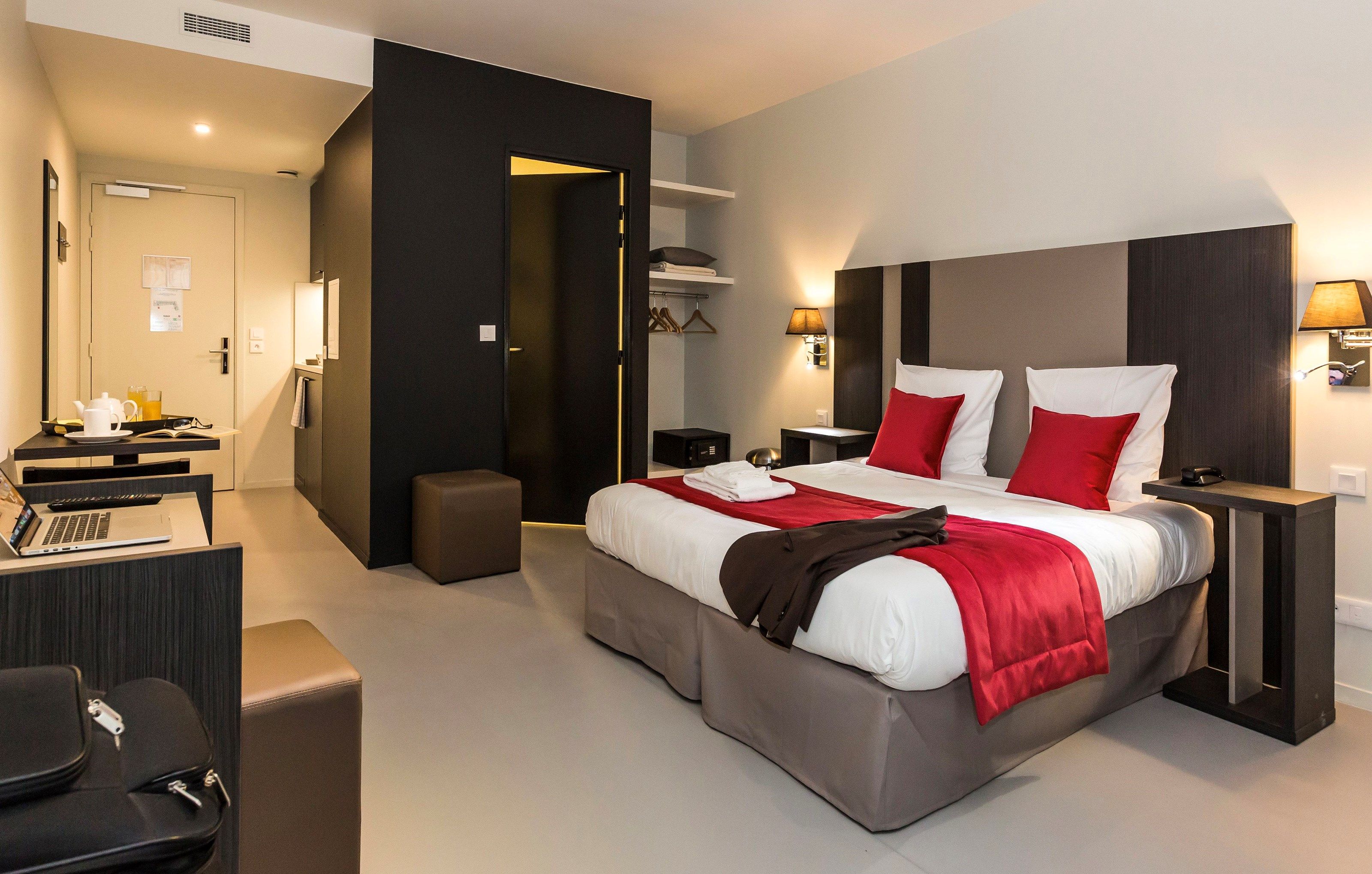image Come and stay in our equipped studio with a Double bed and sofa bed!