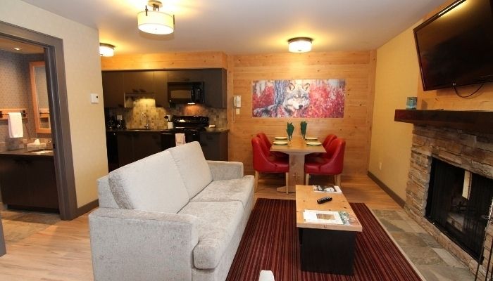 image The spacious and open living area will have you feeling right at home.