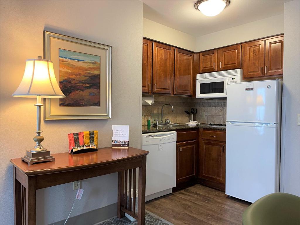 image Make a quick meal in your kitchen.