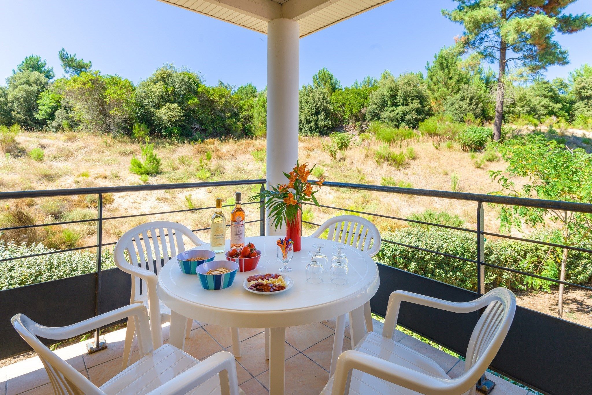 image Open the door and step out onto your private terrace/balcony!