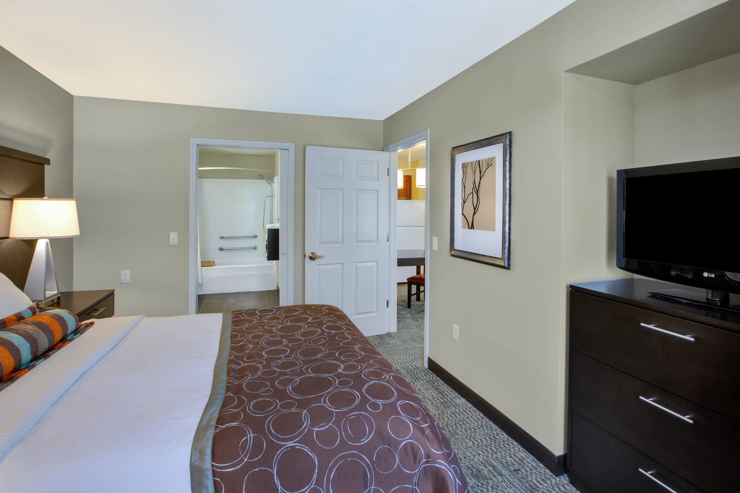 image Drift off to sleep in the plush Queen bed in the bedroom