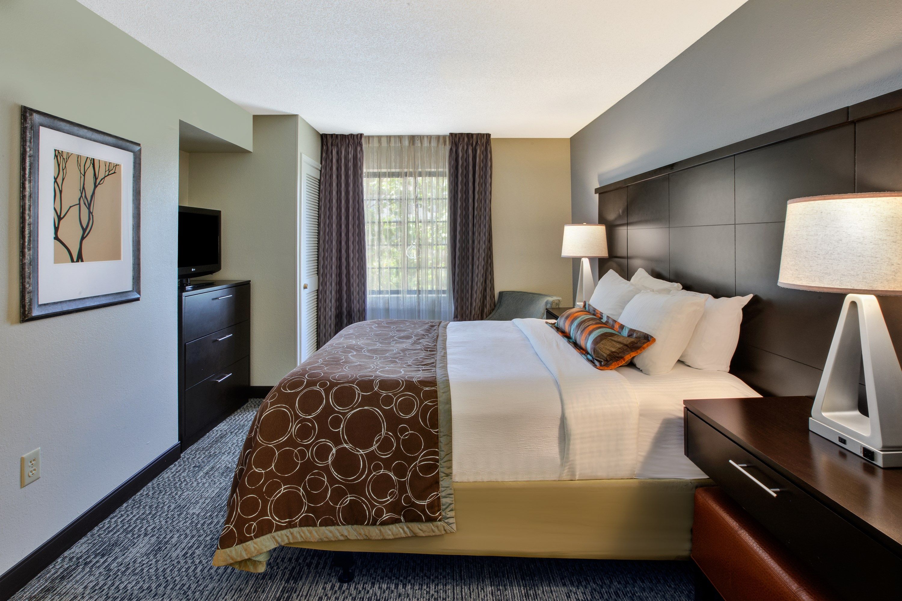 image Drift off to sleep in the plush Queen bed in the bedroom
