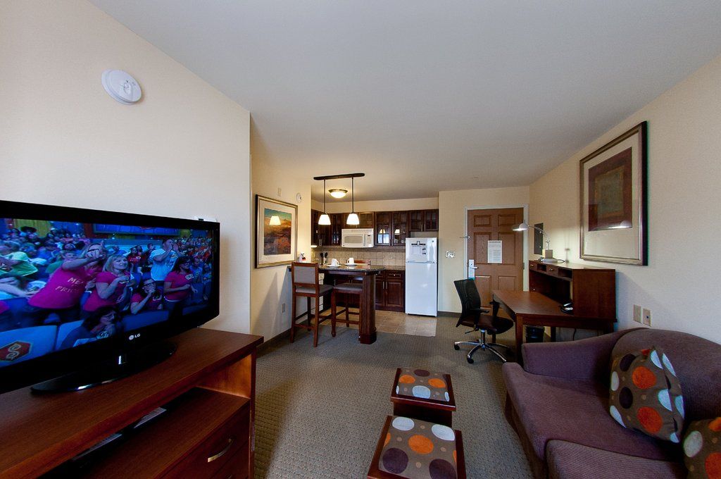 image Unwind in your welcoming living area, complete with a comfortable sofa and a TV, perfect for movie nights.