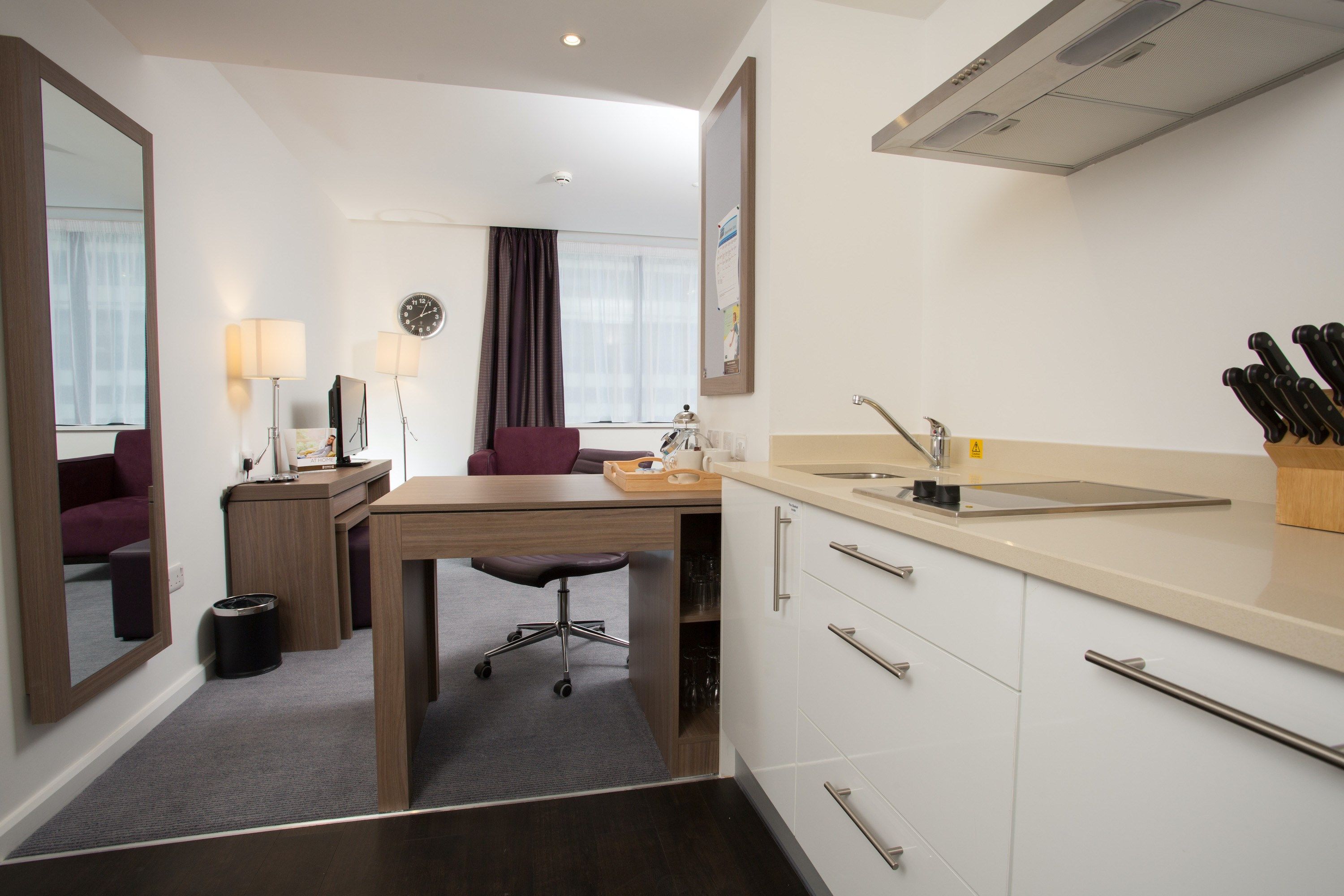 image Whip up a quick snack in the kitchenette.