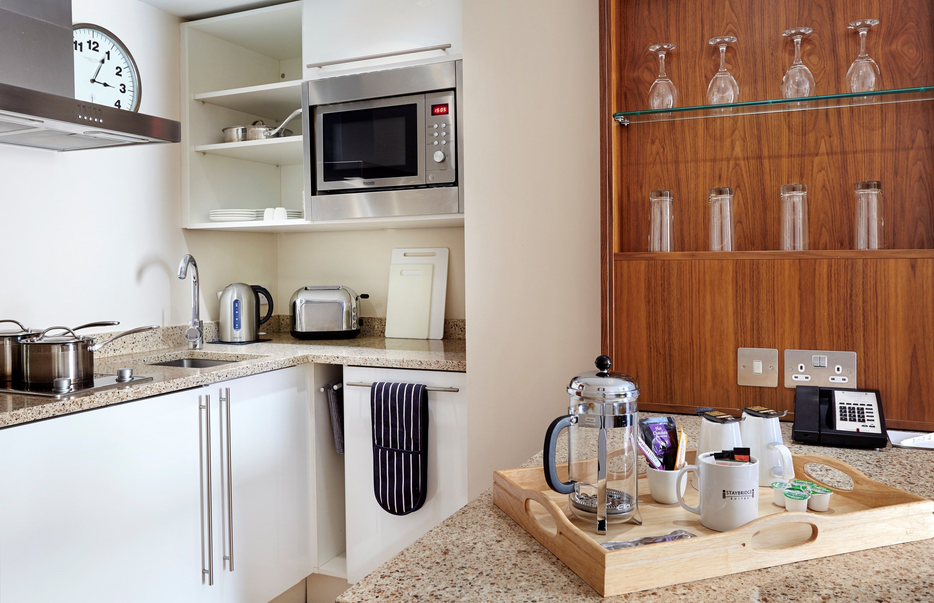 image Make a quick snack in the kitchenette.