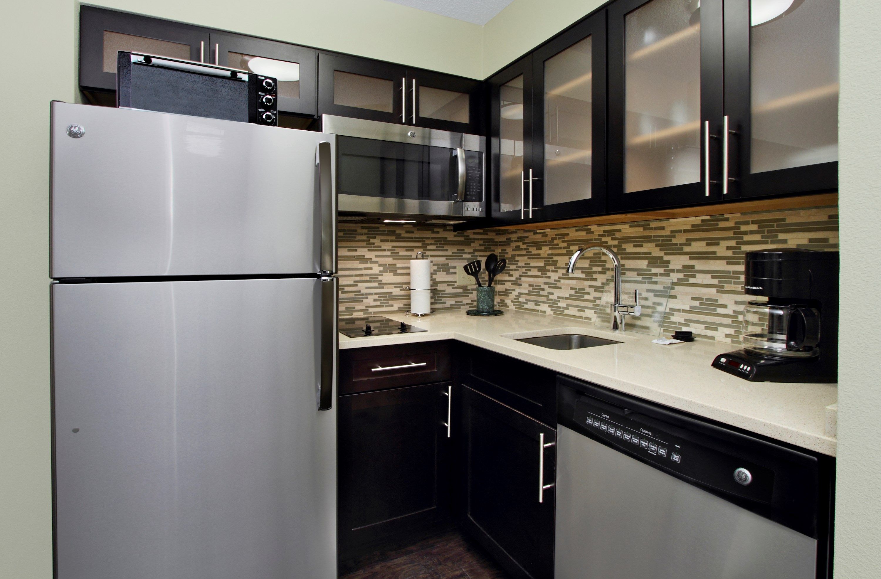 image Whip up a tasty snack in the kitchenette!