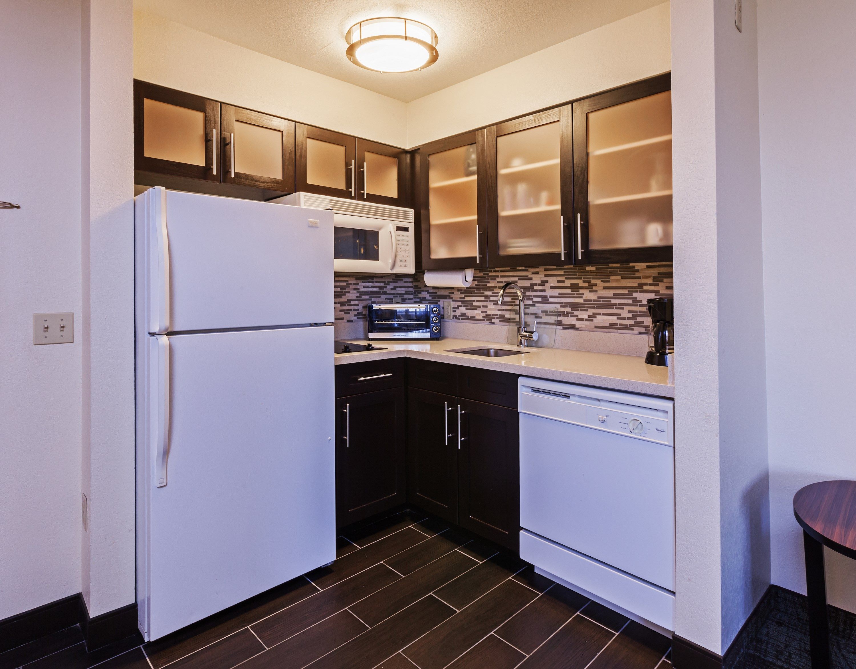 image Make a quick snack in the kitchenette.