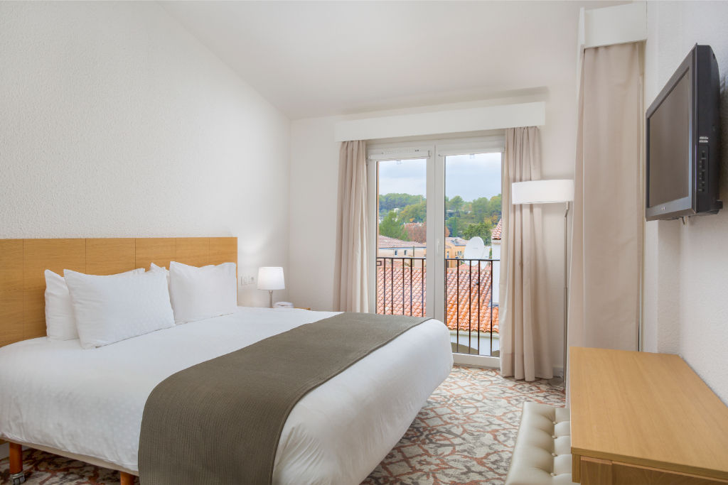 image Welcoming bedroom with soft linens and a tranquil ambiance.