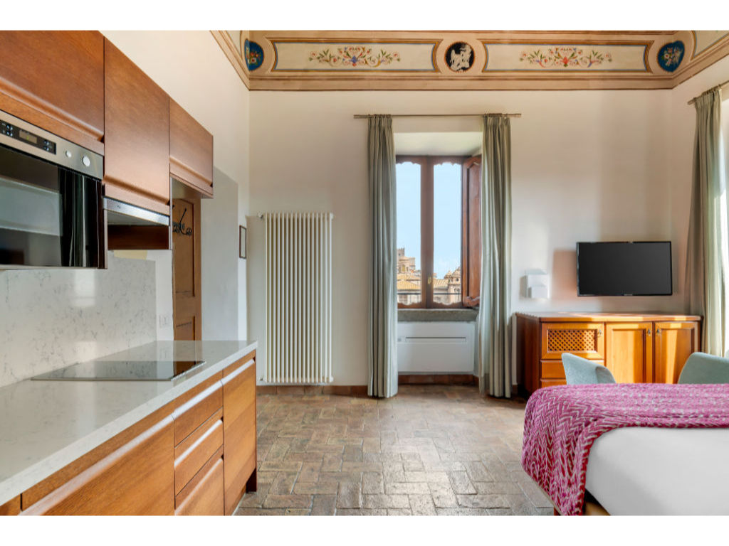 image A welcoming open-plan area where the kitchen and bedroom share a harmonious, airy ambiance.