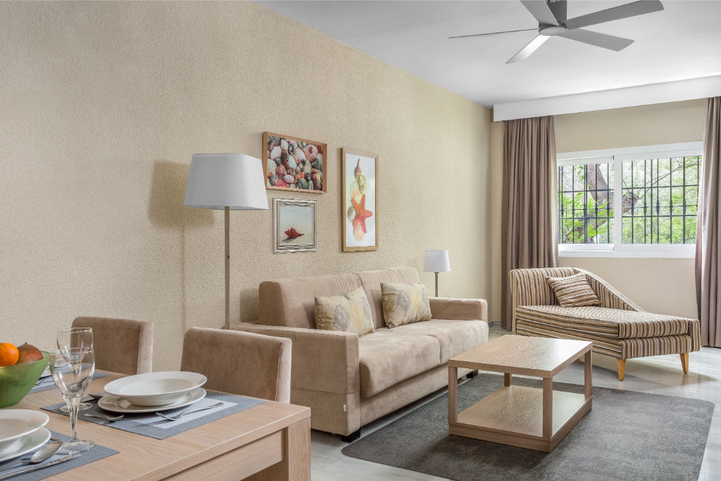 image A welcoming living space with a cozy layout, ideal for relaxation after a day of exploration.