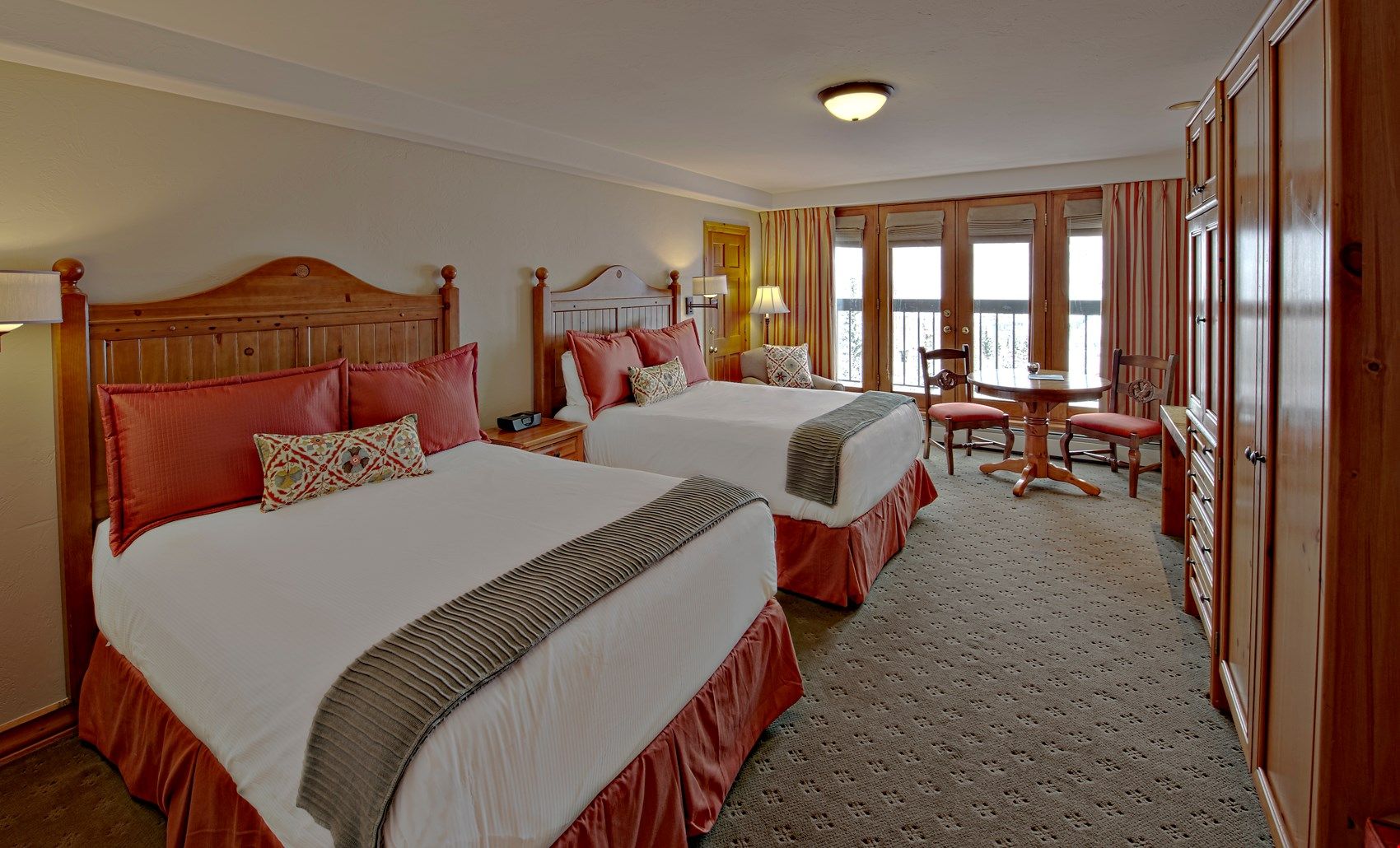 image Get a good night's sleep in the luxurious queen beds.