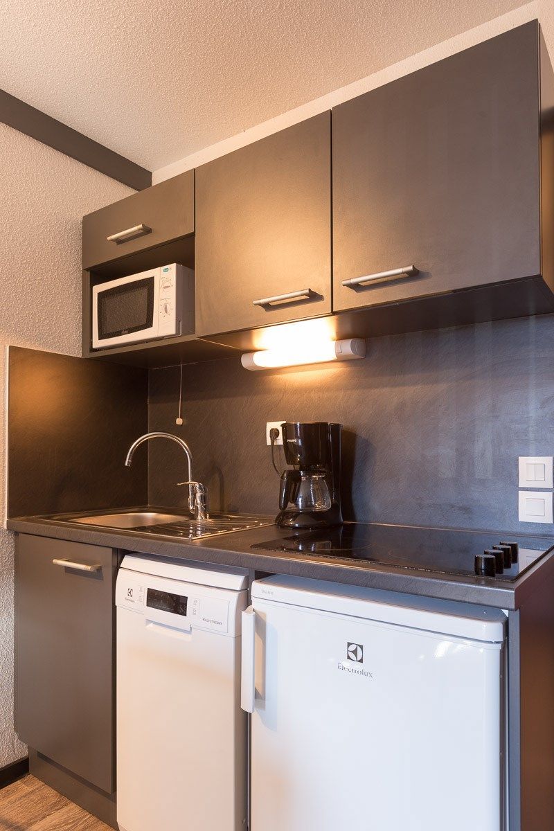 image Tuck into a great snack you’ve prepared in your kitchenette.