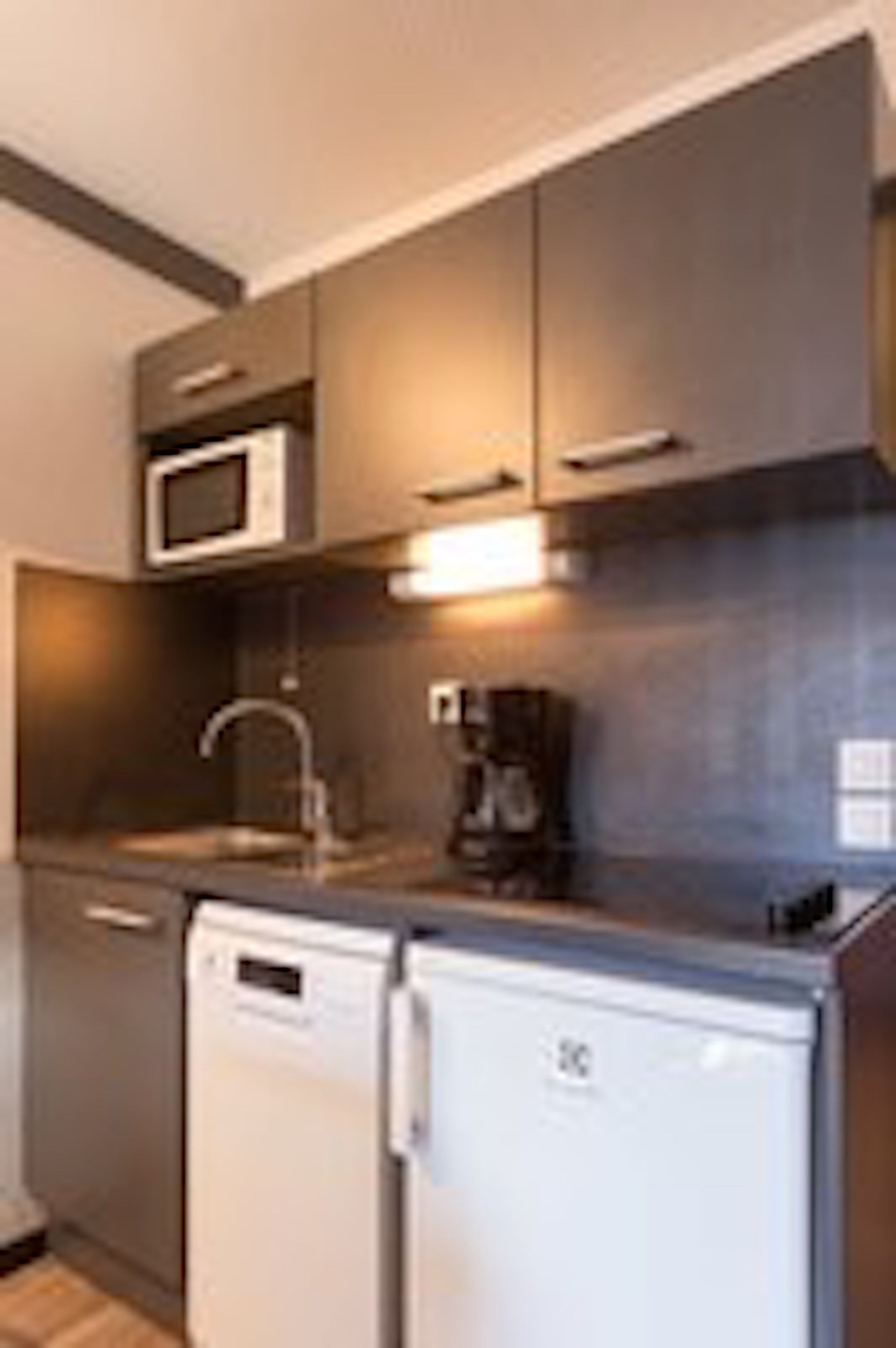 image Make a tasty snack in your own kitchenette!