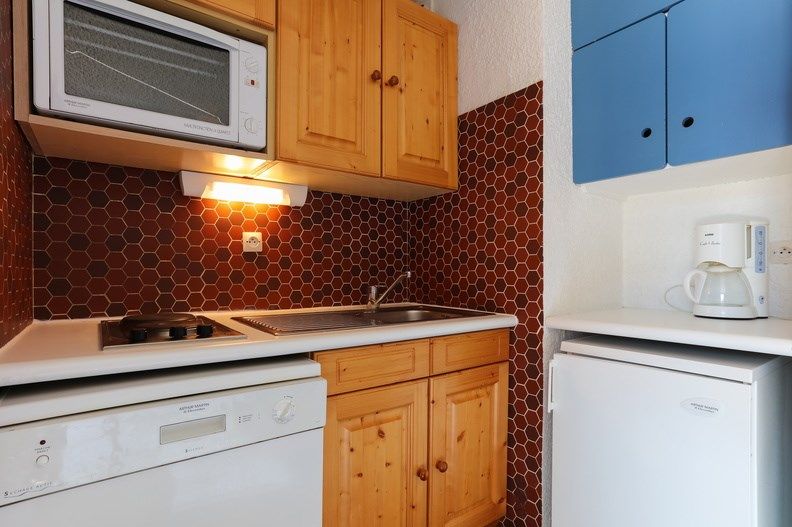 image Whip up a snack in the kitchenette.
