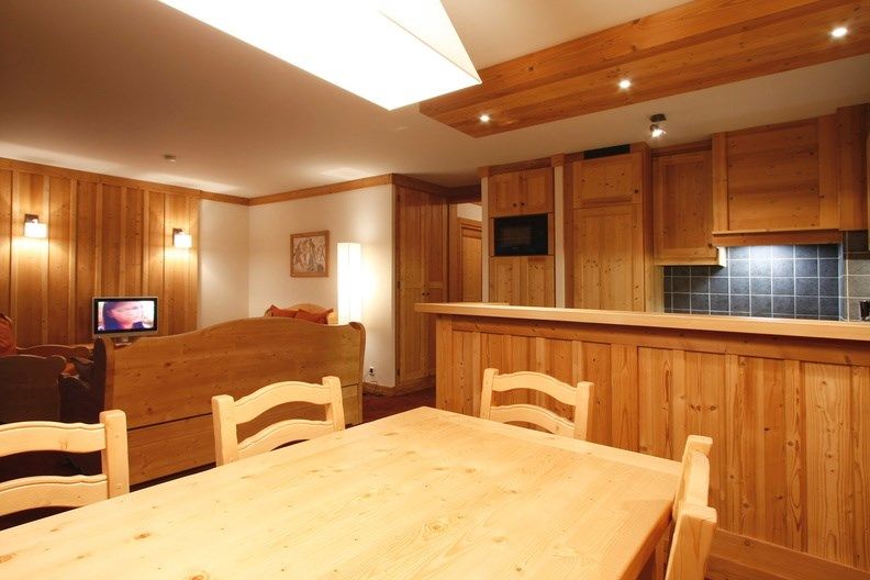image Settle into the dining area and enjoy a nice meal.