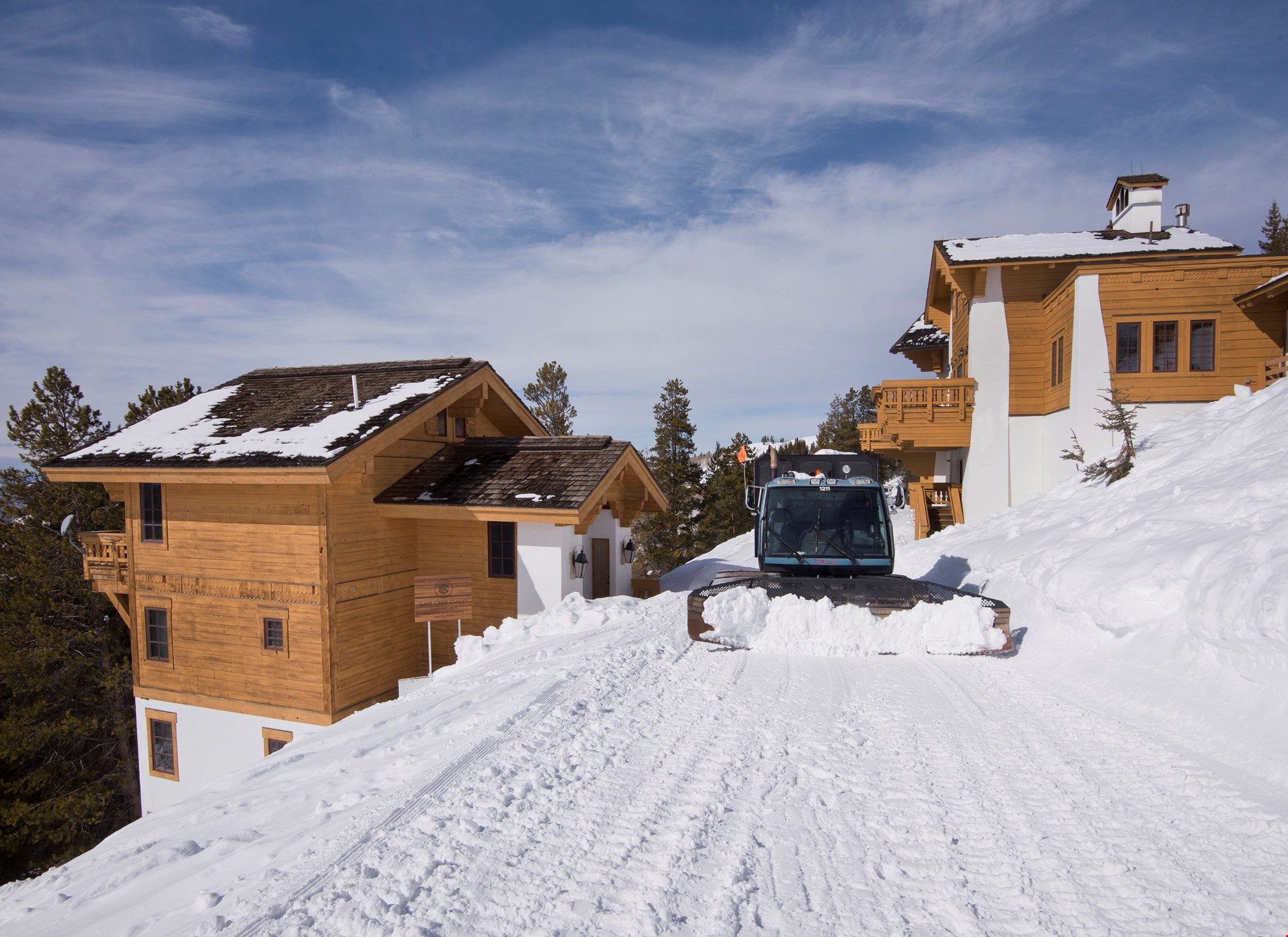 image Welcome to the spacious and luxurious Game Creek Chalet!