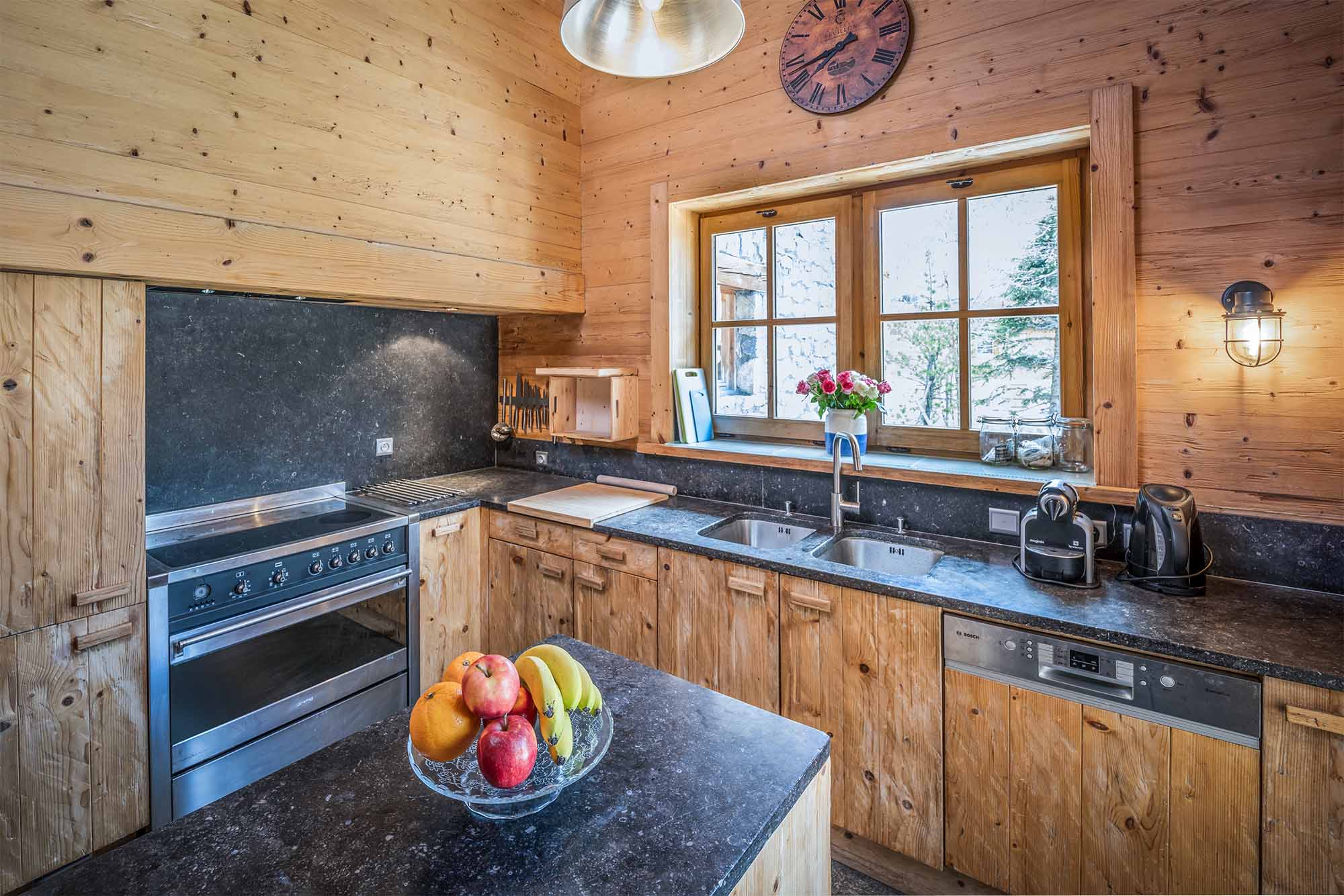 image Prepare meals in the comfort of your very own fully-equipped kitchen.