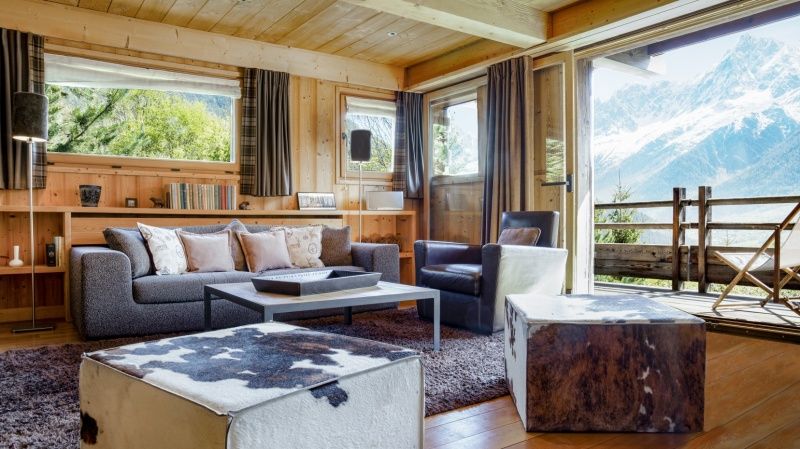 image You will love the bright living area with access to a large terrace where you can enjoy a 360° view of the Mont Blanc massif.