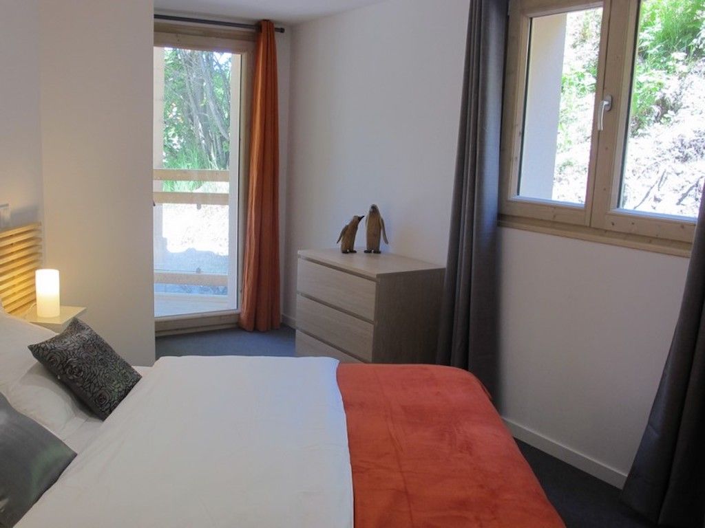 image Drift to sleep in this plush bed. Please note photos are representative and actual unit may differ.