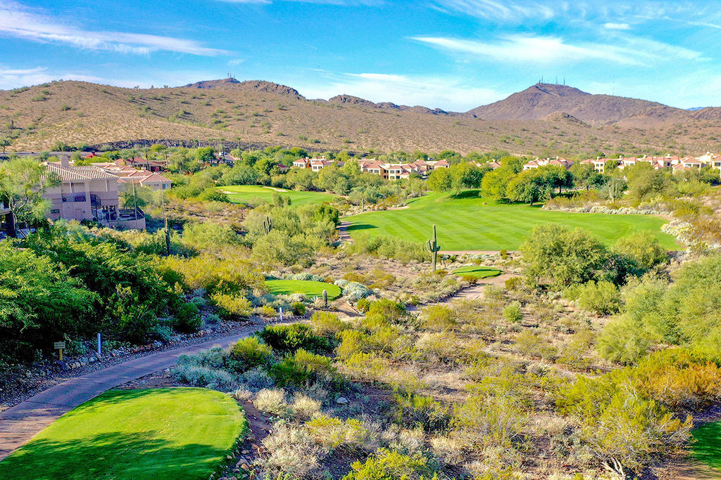 image Play a round of 18 holes 2 minutes from your room.