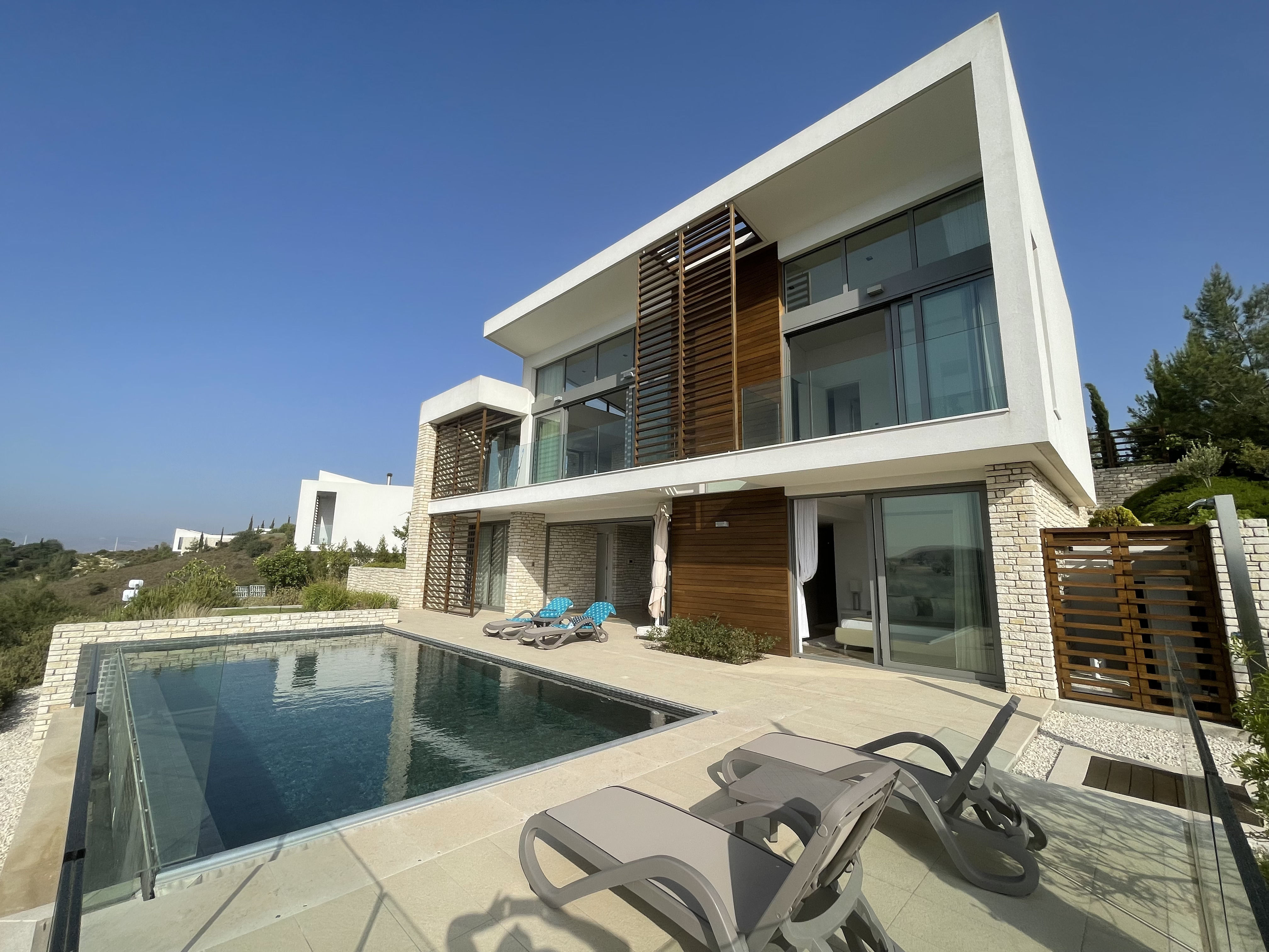 image Stunning split level contemporary villa with indoor / outdoor living throughout 