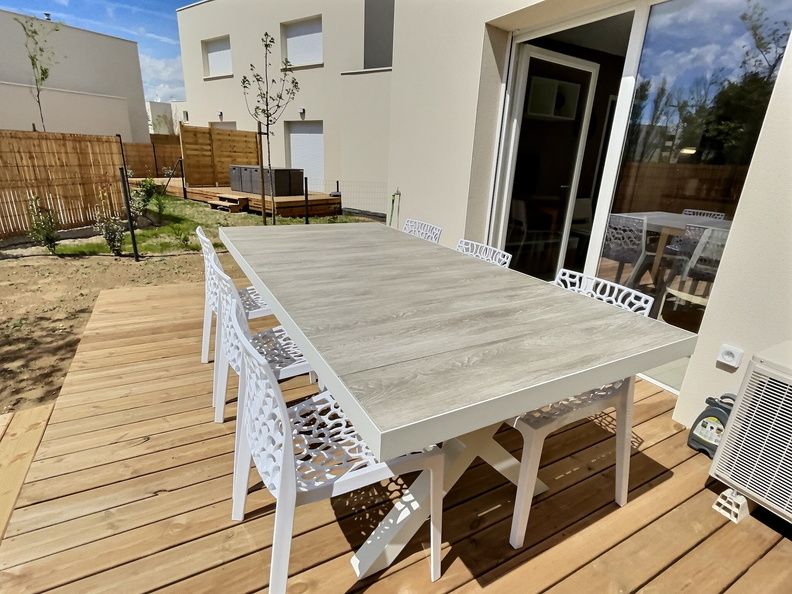 image Enjoy meals outside!