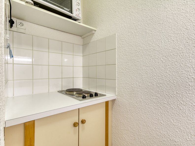 image Whip up a quick bite to eat in the kitchenette.