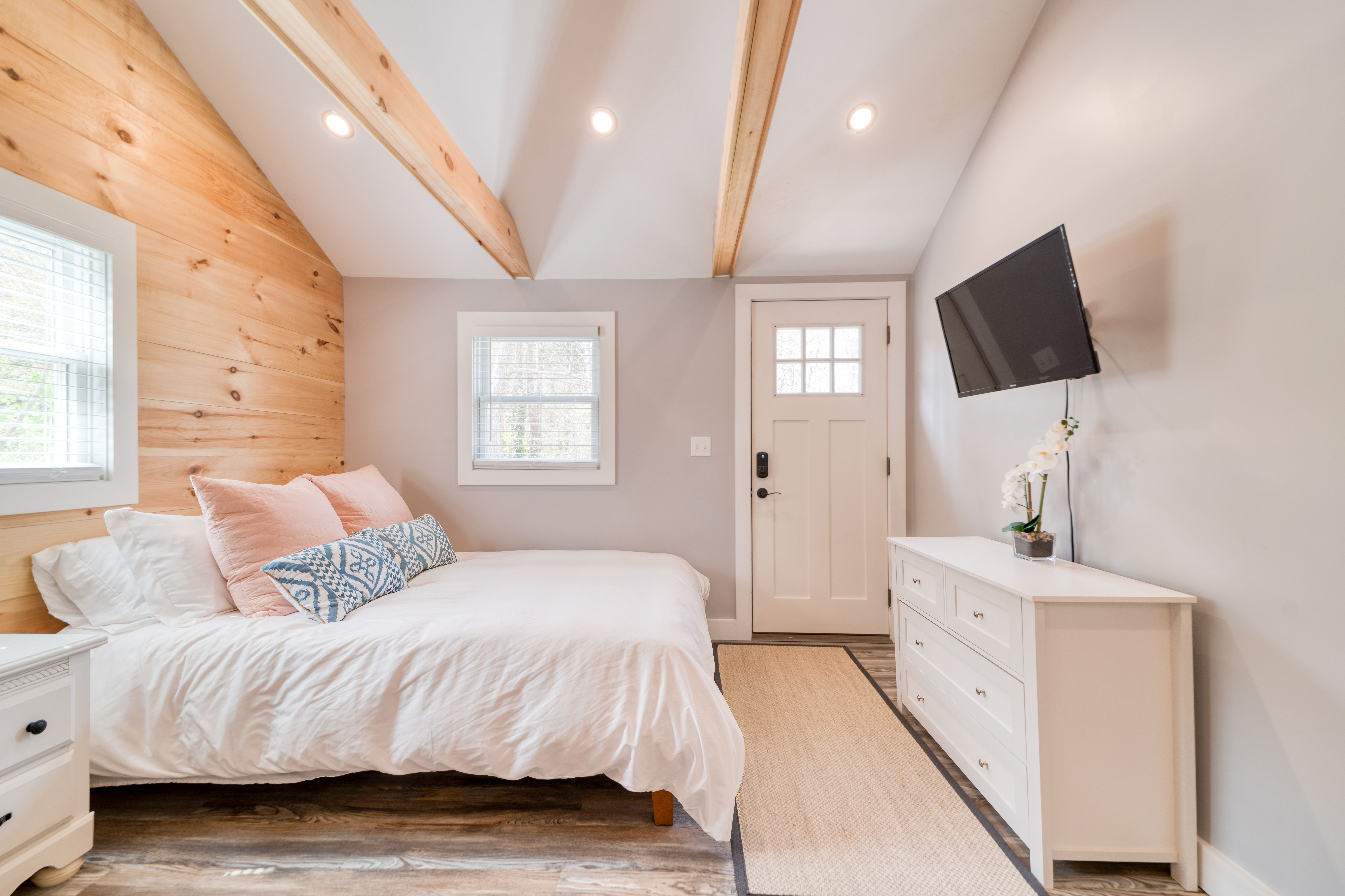 image Drift to sleep in this plush Queen bed. You'll also love the large walk-in closet!