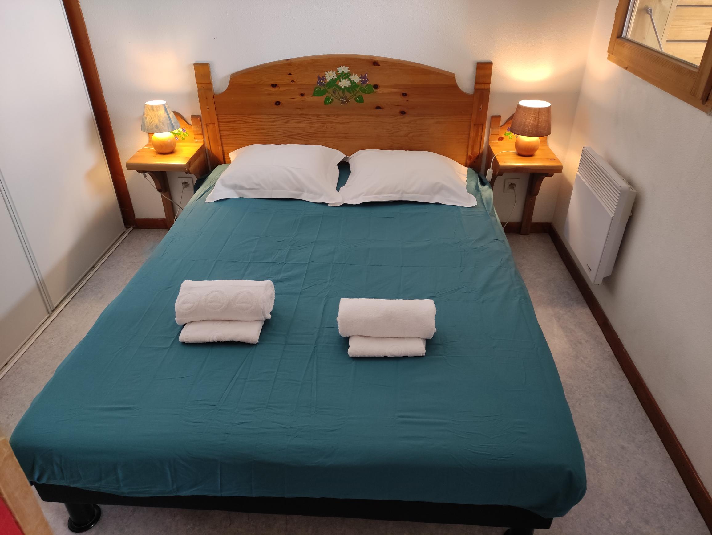 image Relax in the comfortable Double bed.