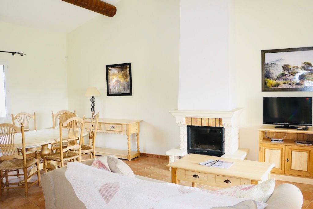image Relax in the comfortable living area!
