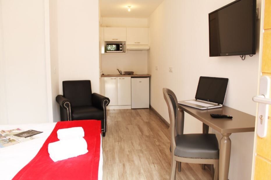 image Prepare a small meal in your kitchenette.