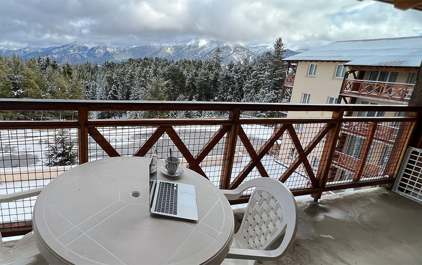 image Fresh air and a view across to snow-covered mountains await on the balcony.