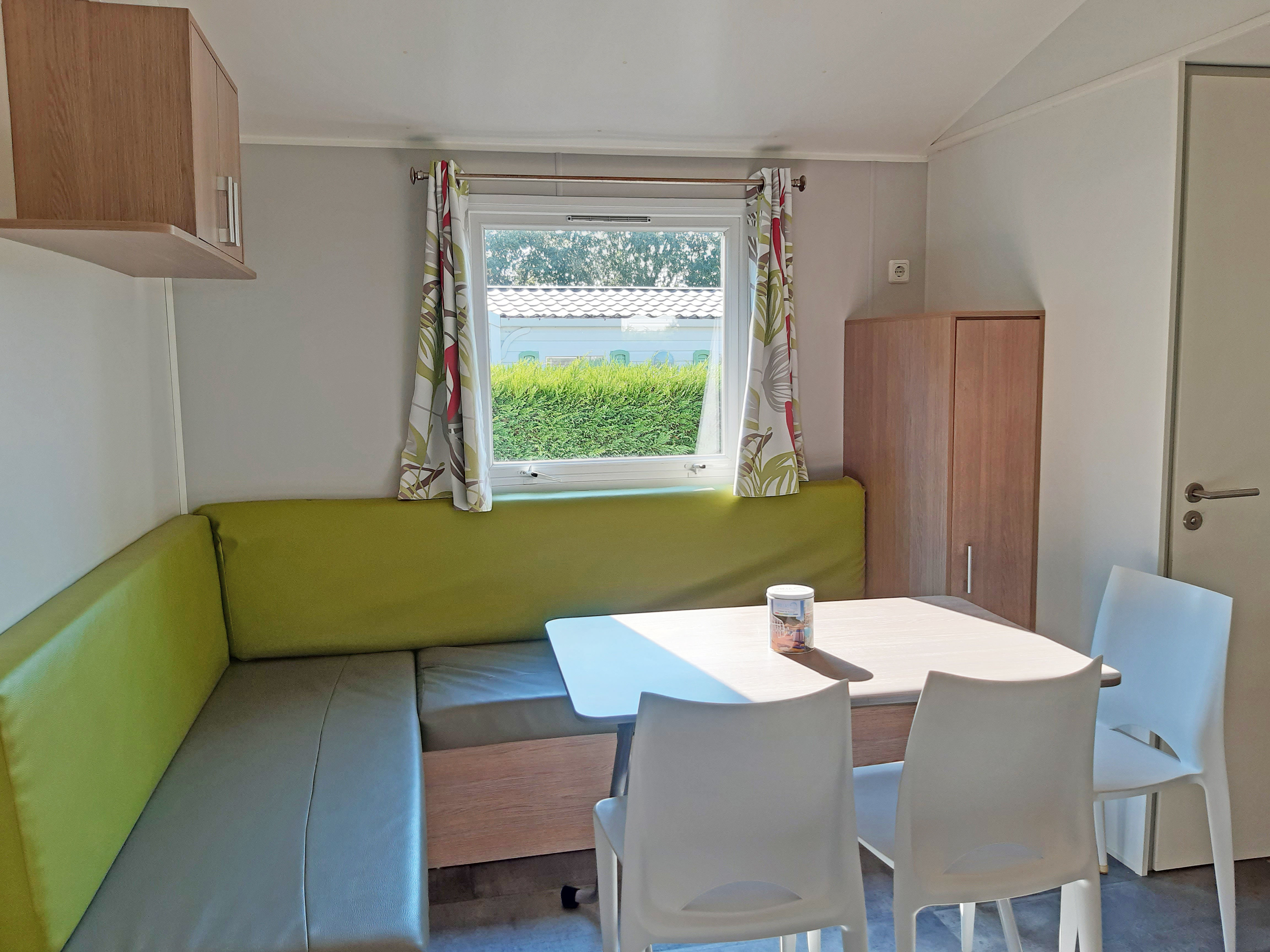 image Bright and spacious dining area with comfortable seating, ideal for family meals and gatherings.