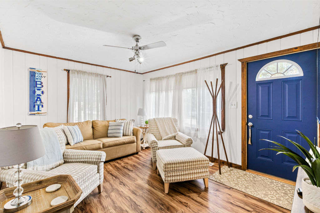 image Gather and relax in this spacious and inviting living room.