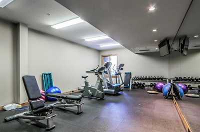 Guests can enjoy unlimited access to the gym located on the first floor. 