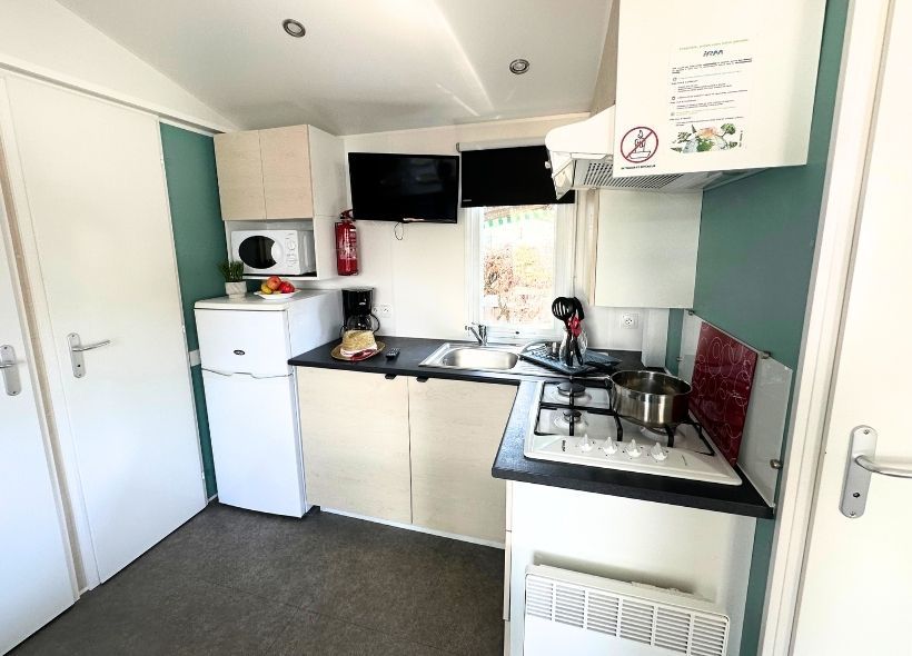 image Well-equipped kitchen, offering all the essentials for easy meal preparation.