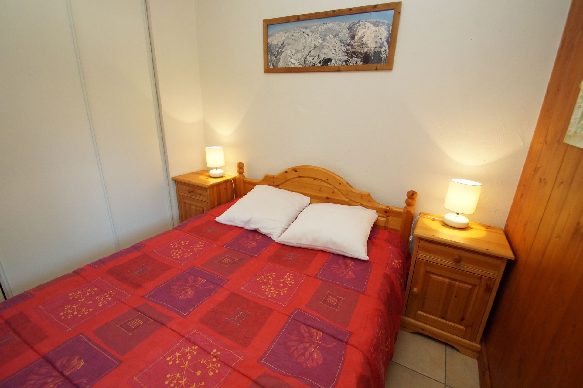 image A cosy double bed ensures restful nights.