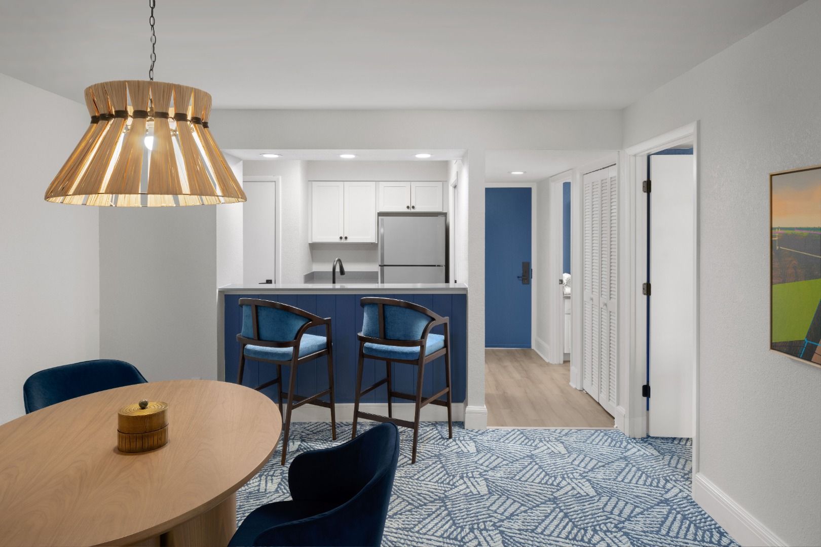image Prepare and share meals with ease thanks to your fully equipped kitchenette.