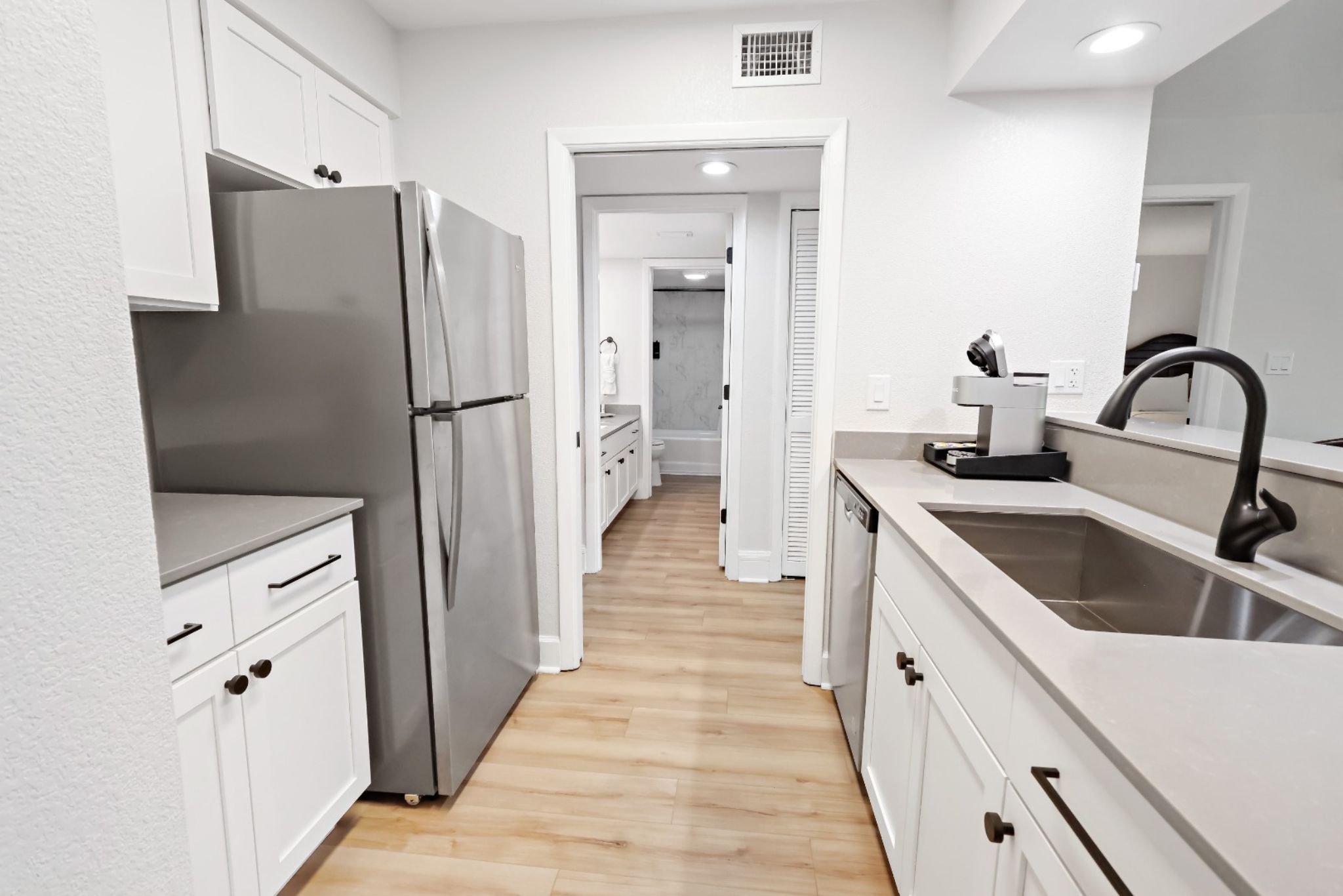 image Enjoy the convenience of a fully equipped kitchenette, ready for home-style meals.