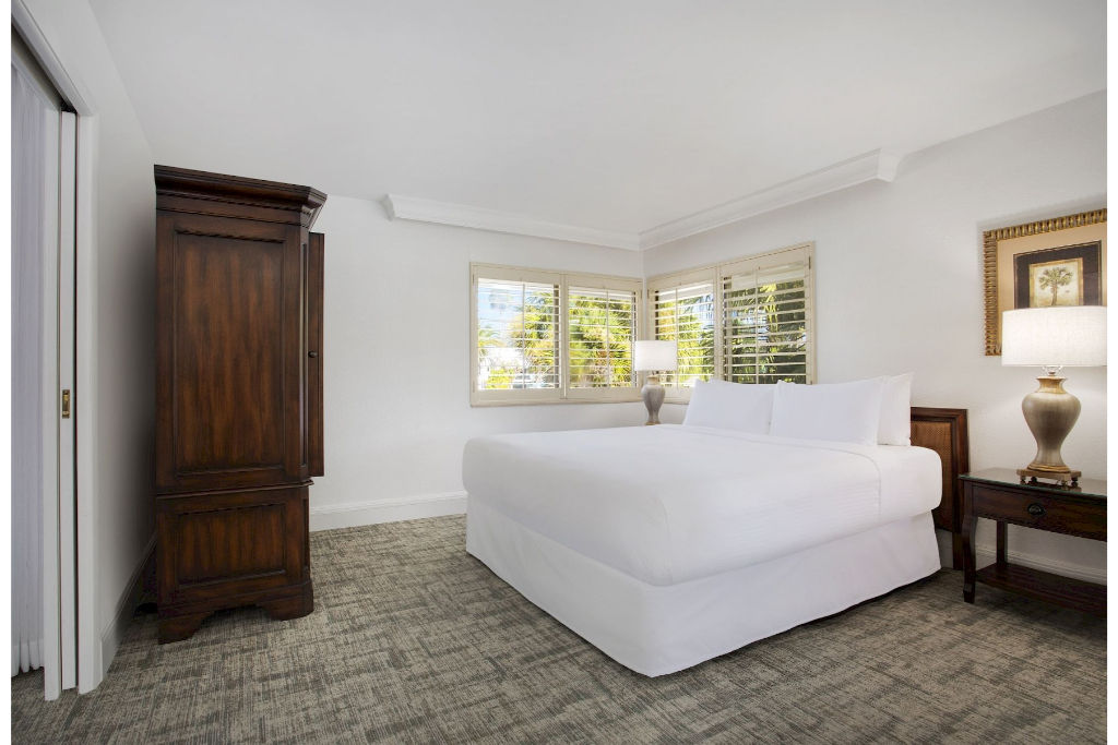 image Retreat to this minimalist bedroom with a focus on comfort and serenity.