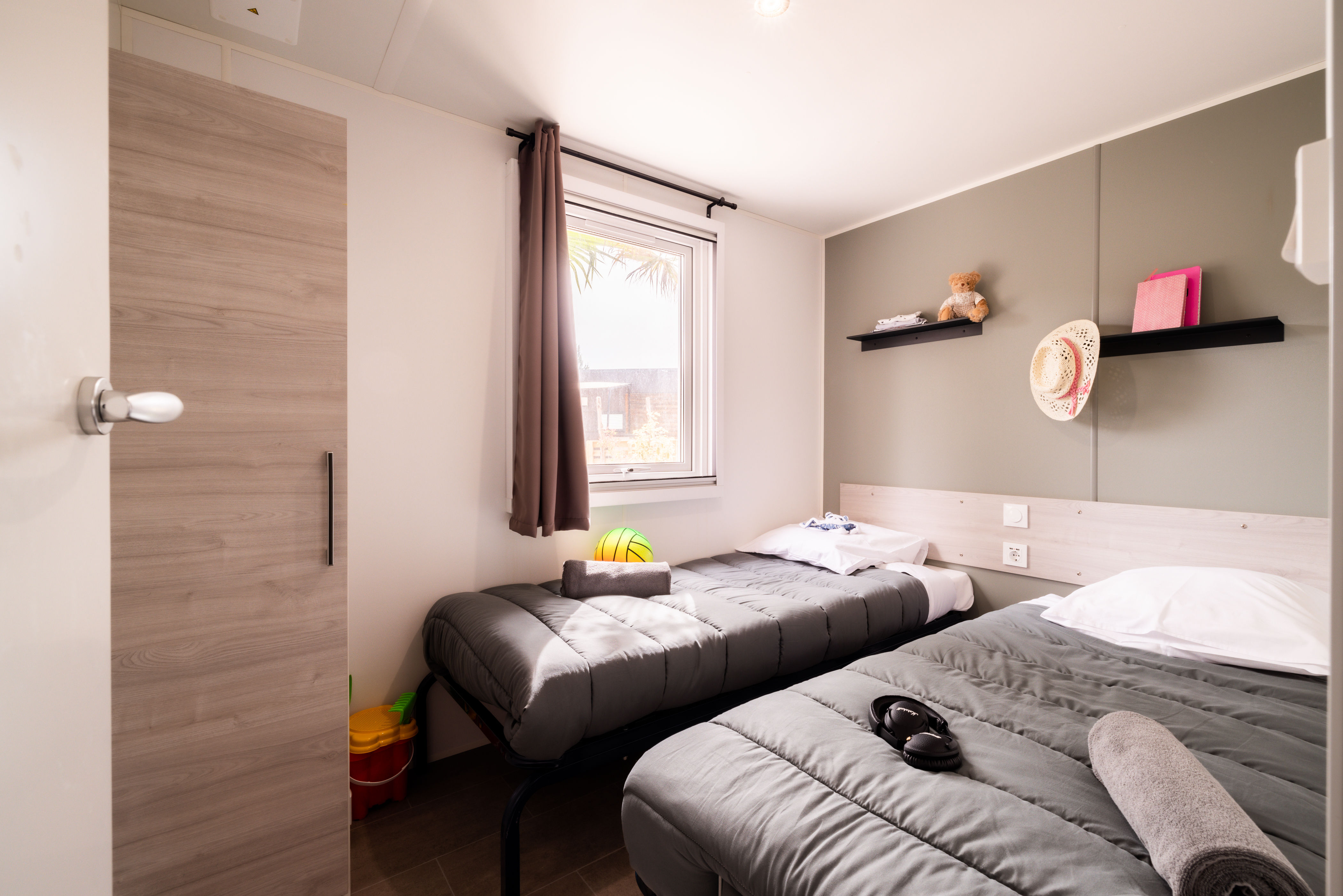 image Twin bedroom with minimalist decor, providing a calm and comfortable space for a good night’s rest.