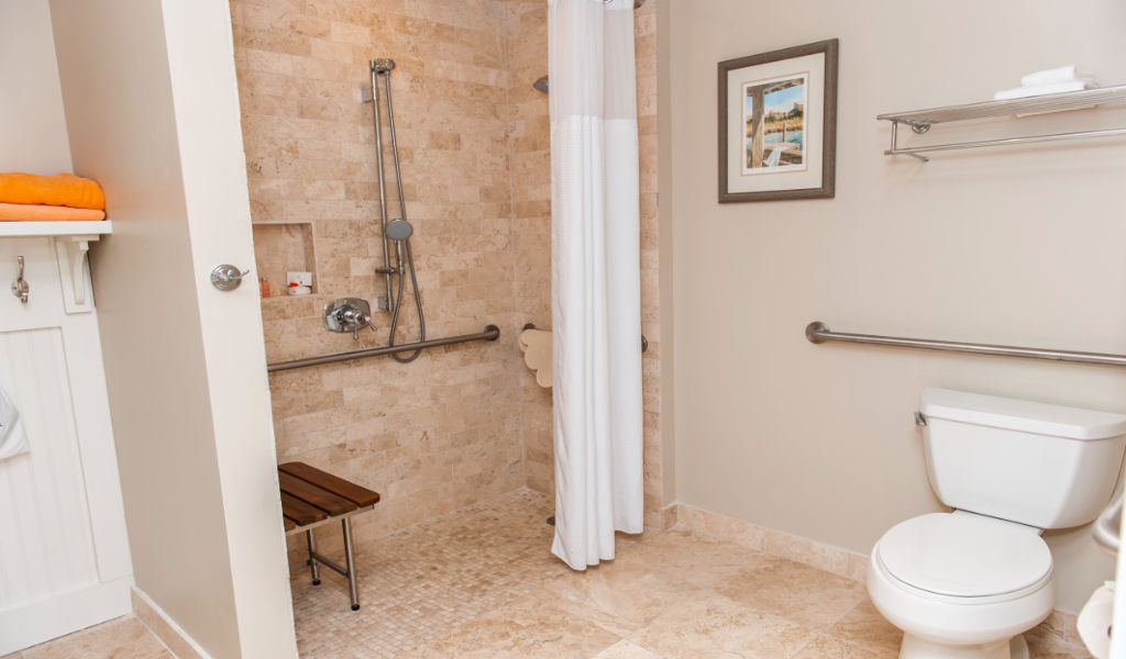 image Clean and contemporary full bathroom.