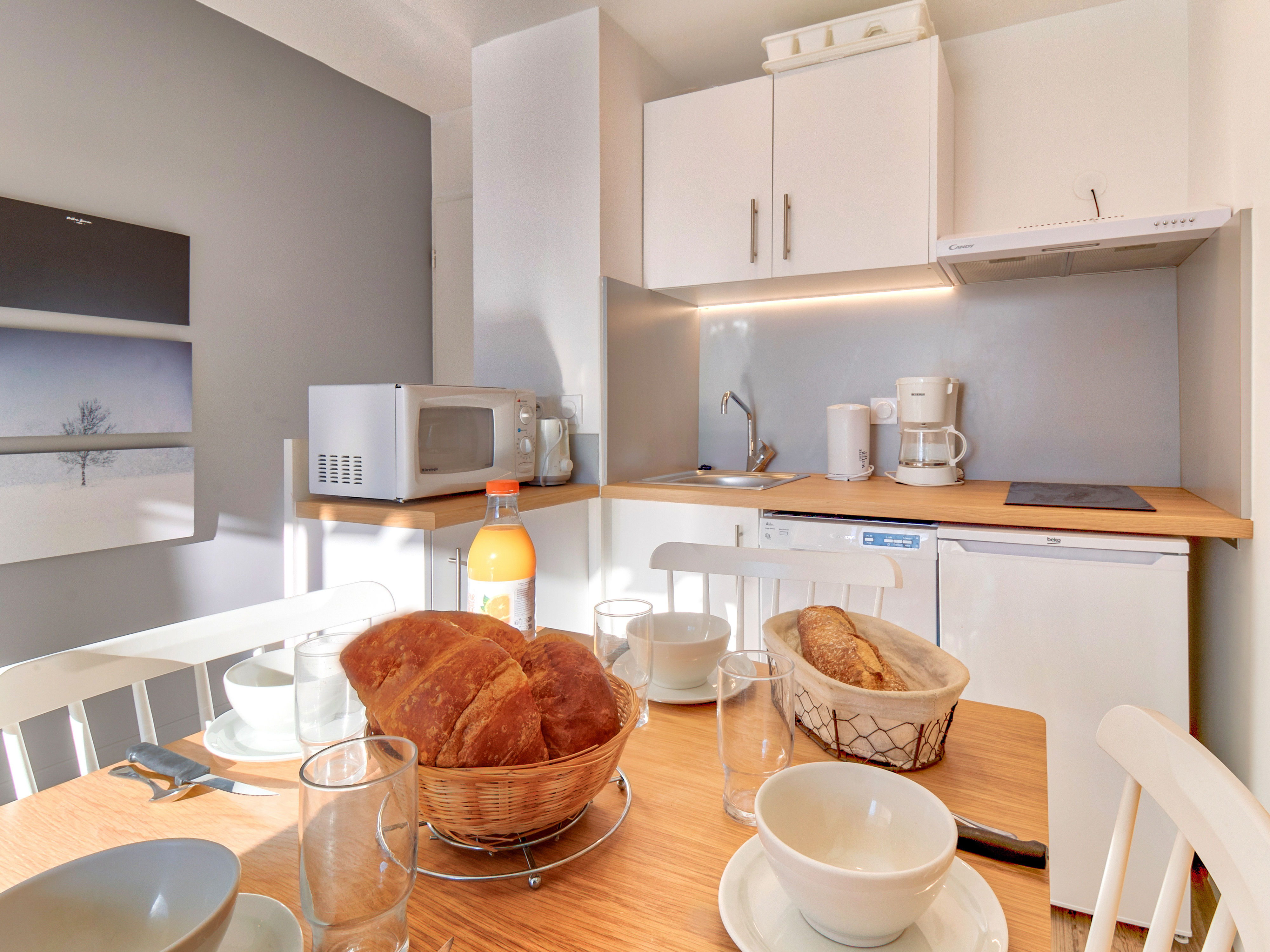 image Chic kitchenette offering a delightful space to enjoy a fresh, homemade breakfast.