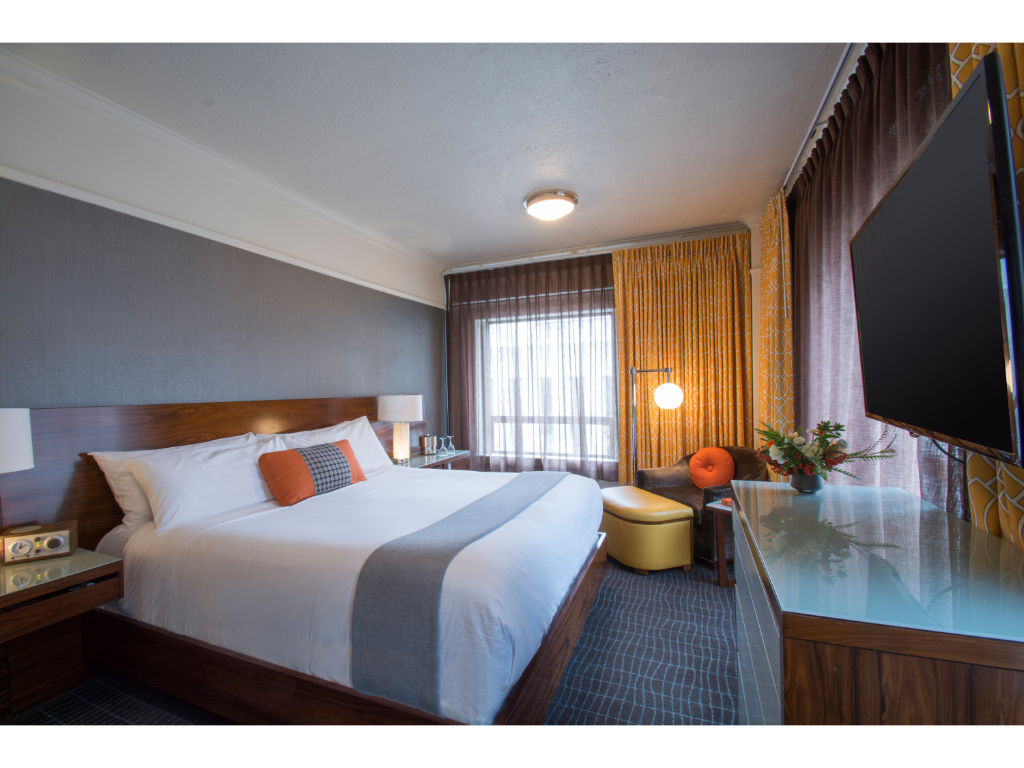 image Bright and spacious superior room featuring a king-sized bed, perfect for unwinding after a day of exploration.