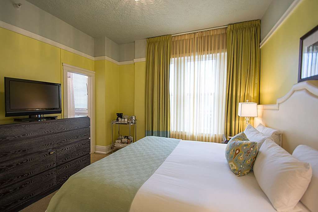 image Our inviting king room features modern amenities, comfortable bedding, and a tranquil atmosphere for a restful stay.