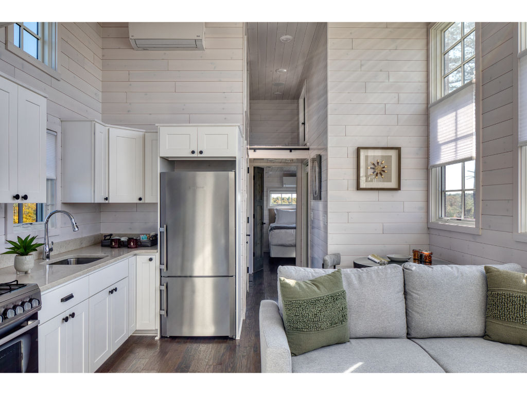 image This modern kitchen is equipped with stainless steel appliances and ample counter space, perfect for preparing home-cooked meals in a comfortable setting.