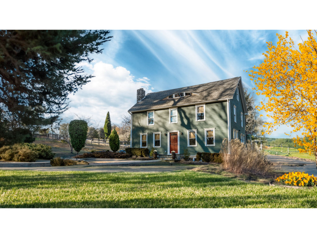 image Enjoy the charm and elegance of this equestrian estate, surrounded by picturesque landscapes and serene views.